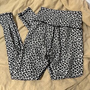 Ethos brand Medium Tall leopard leggings. Great condition